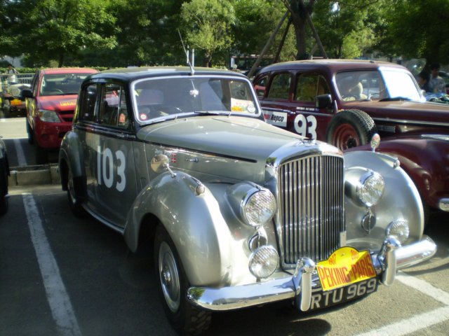 bentleyrsaloon.jpg